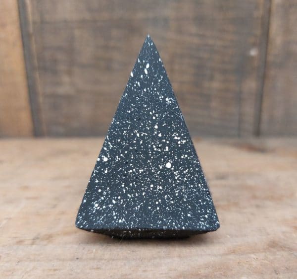 Country Concrete Designs Black Pyramid Ring Holder