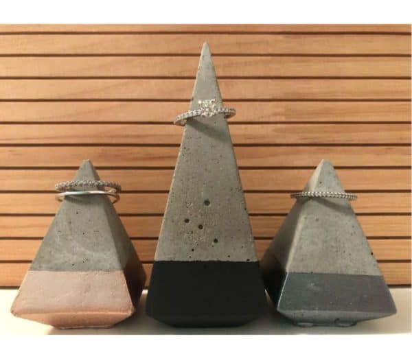 Country Concrete Ring Pyramid Display
