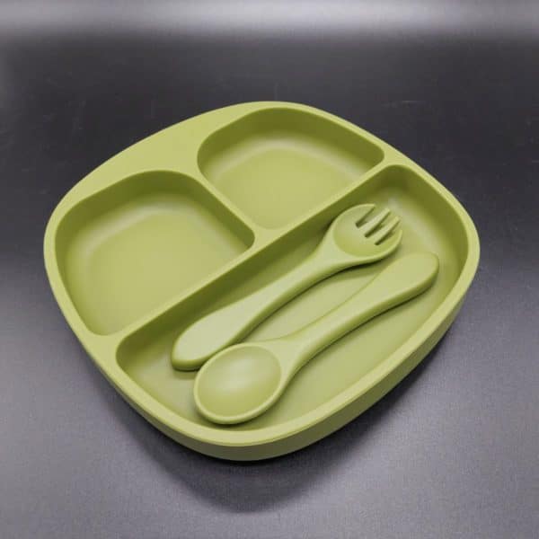 Kai & Ben Silicone Plate with Utensils in Army Green
